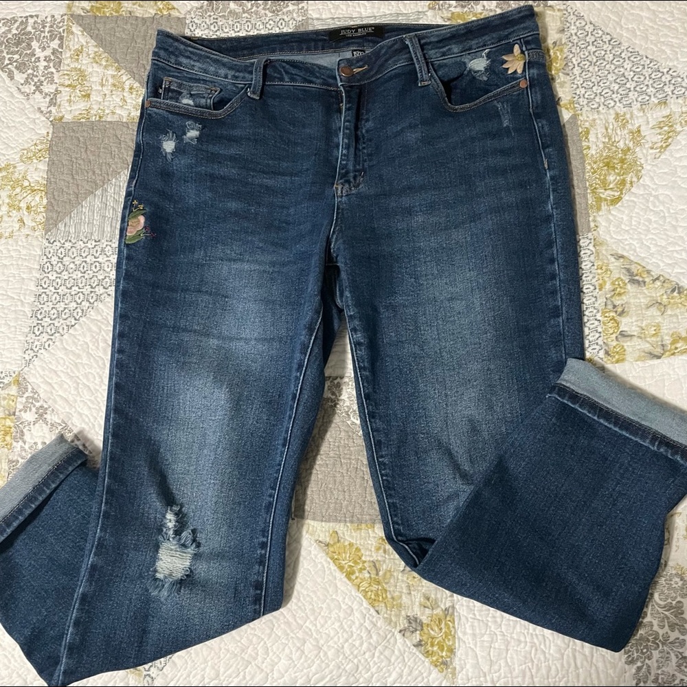 Judy Blue boyfriend floral jeans